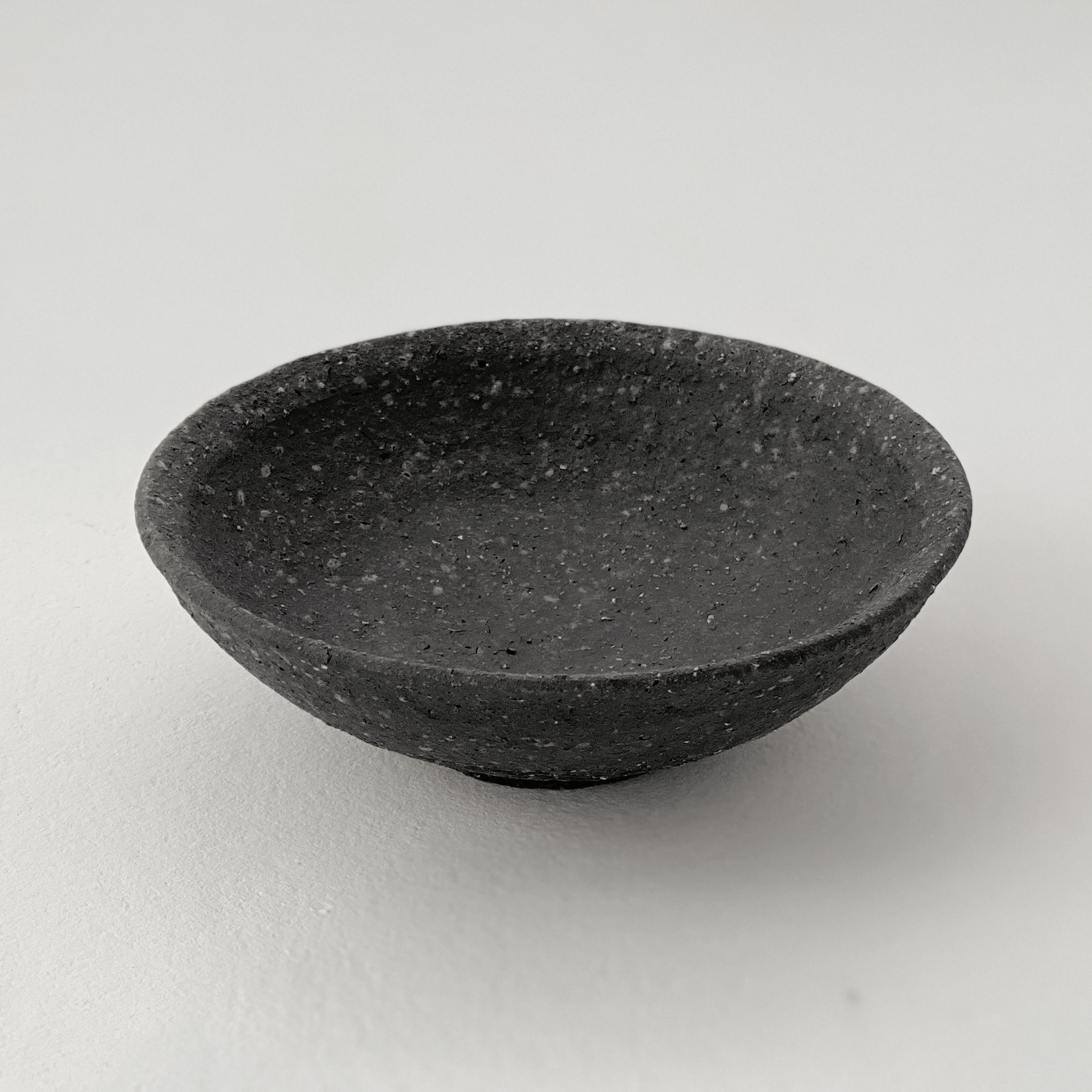 飛騨黒 4寸小皿 – 風光ル